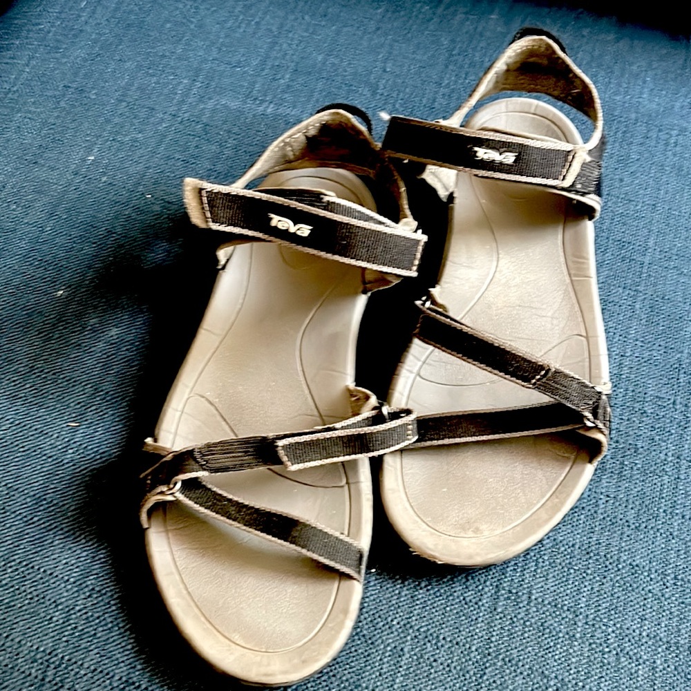 TEVA Verra sandals gray/black sz 9
